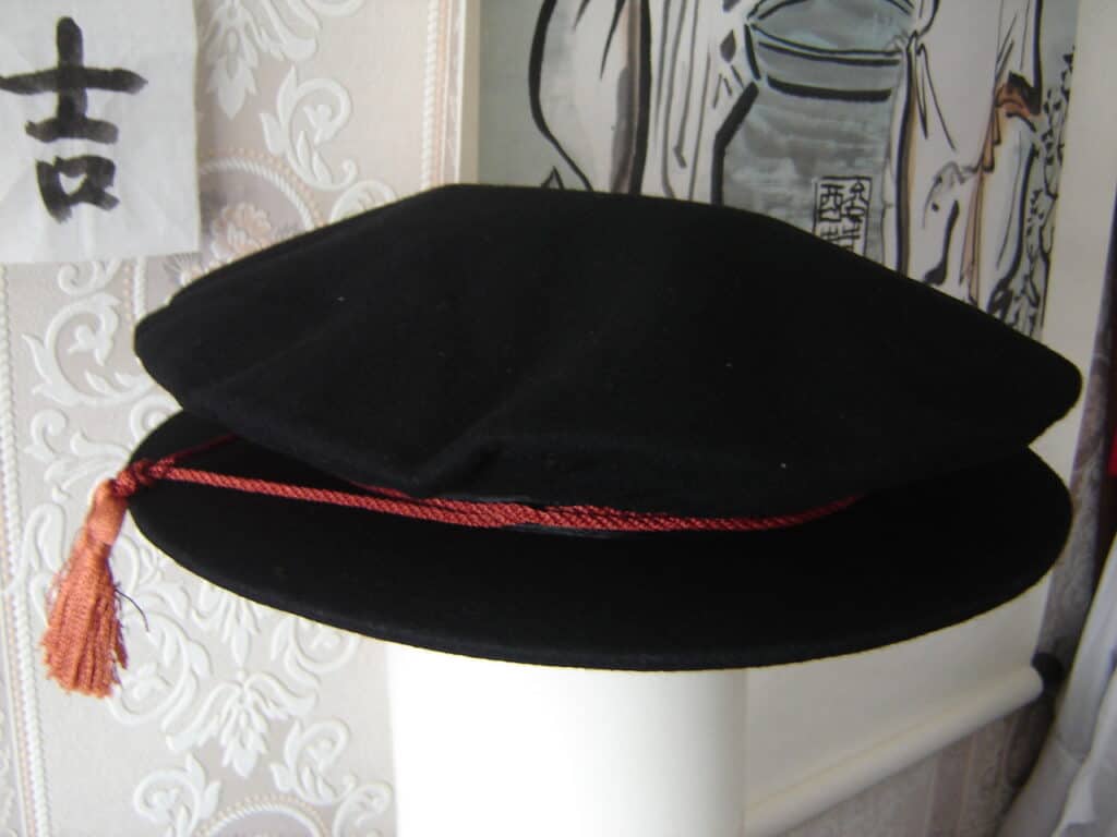 Tudor bonnet