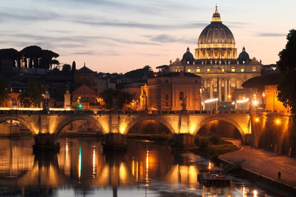 st-peters-basilica-vatican-city-the-administrative-centre-of-the-roman-catholic-church-and-a-country_t20_9J4o36