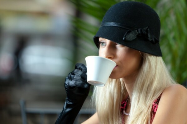 woman wearing a black clcohe hat