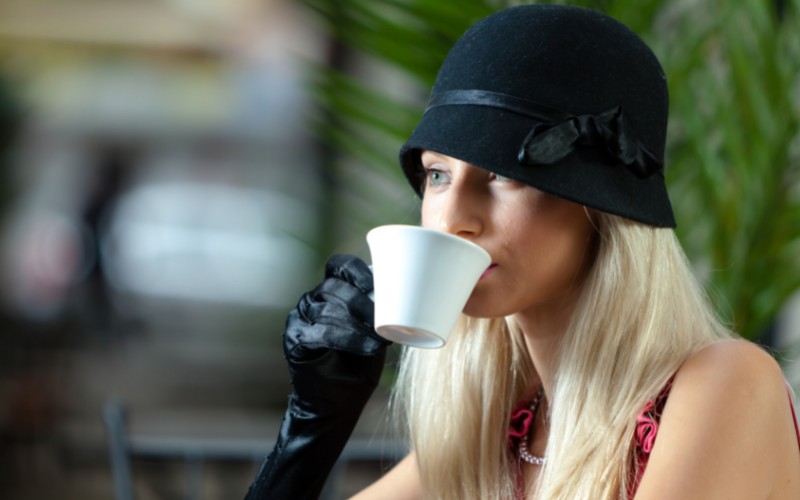 woman wearing a black clcohe hat