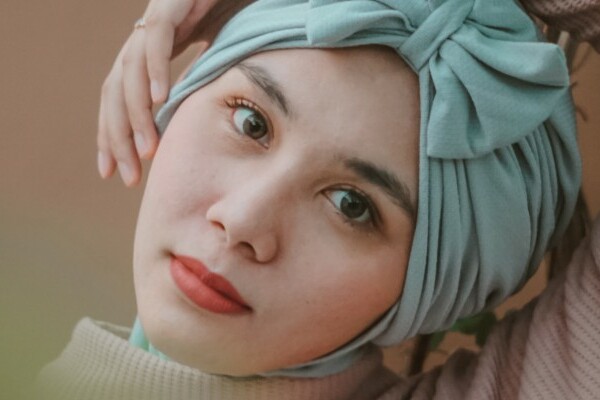 woman wearing turban style hijab