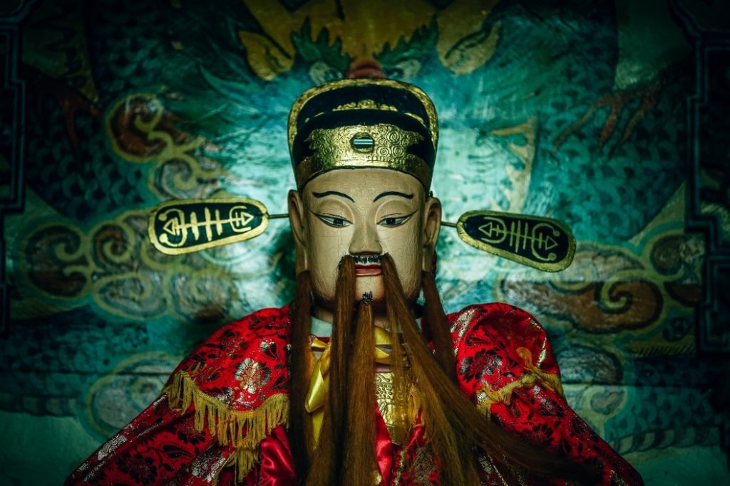 ancient Chinese emperor hat
