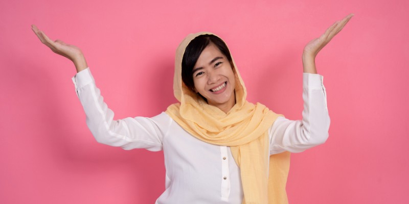 woman wearing a lose hijab