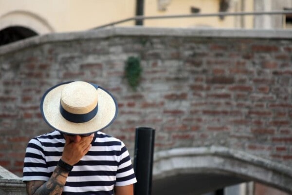 Man wearing a canotier hat