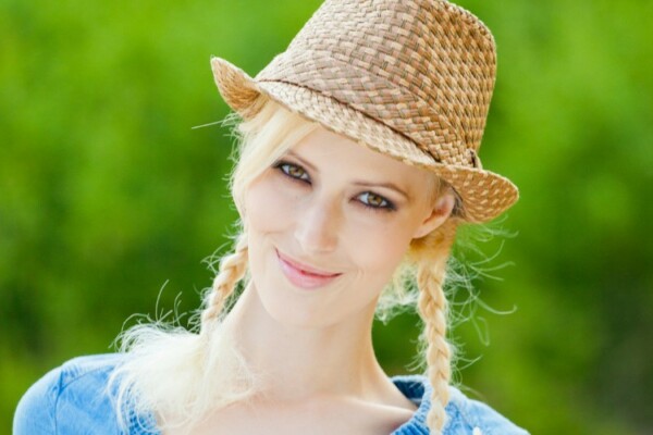 woman wearing braids with a hat