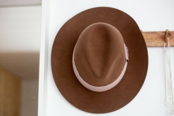 brown hat