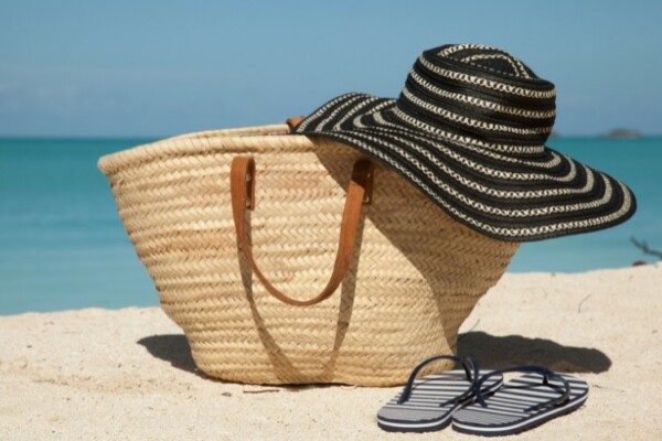 tote bag with floppy sun hat