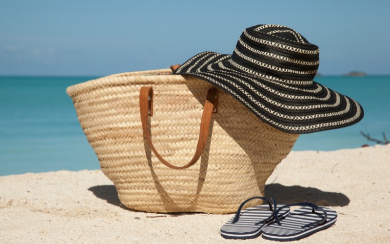 tote bag with floppy sun hat