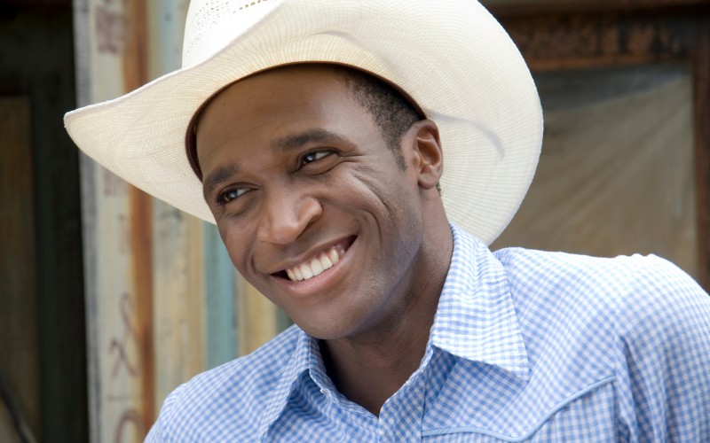 Man wearing a '10 gallon' hat