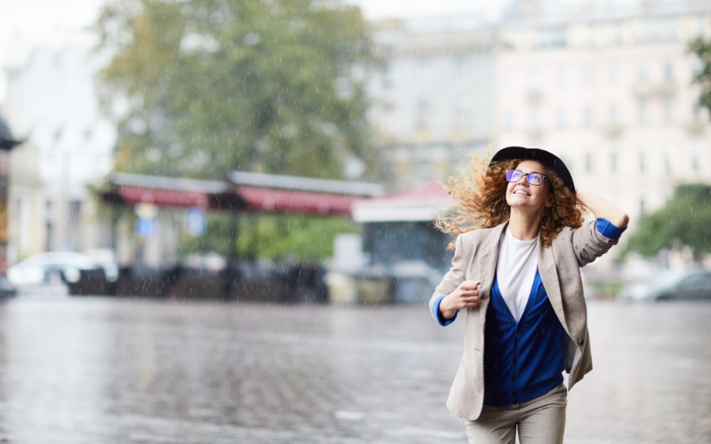 Woman wearing a hat in the rain