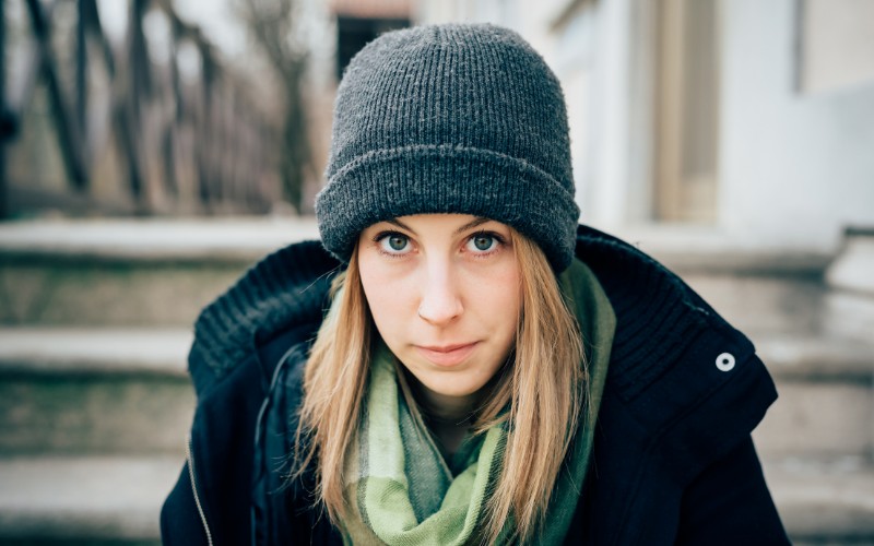 Woman wearing a grey beanie