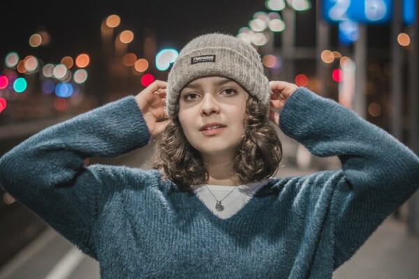 Woman wearing a beanie