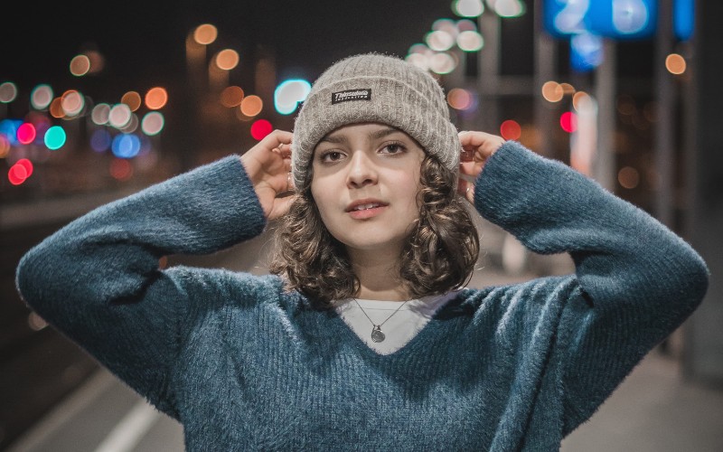 Woman wearing a beanie