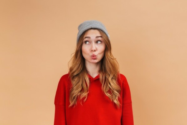 Woman wearing a grey beanie