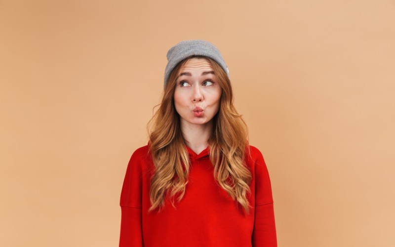 Woman wearing a grey beanie