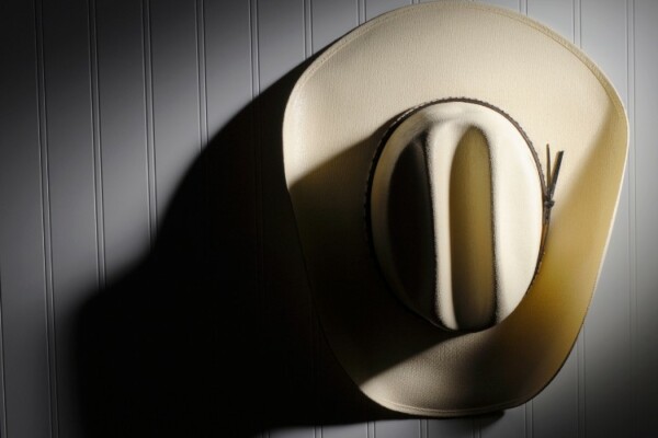 Cattleman cowboy hat crease